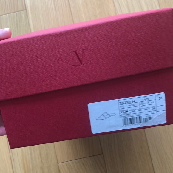 Valentino Garavani Rockstud Slip-On Flip Flops - Picture 10 of 10